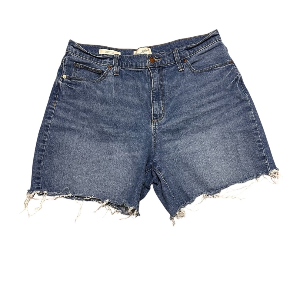 Universal Threads Vintage Bermuda Distressed Jean Shorts